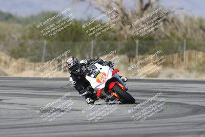 media/Dec-01-2025-Moto Forza (Mon) [[2daa91e15f]]/1-Advanced Group/Session 3 (Turn 3)/
